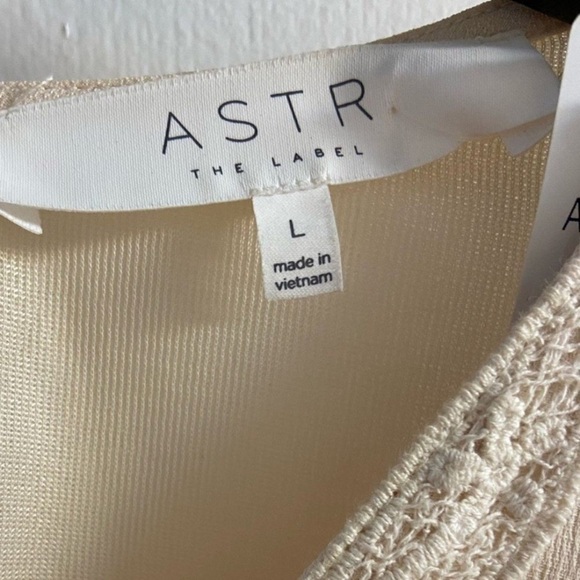 Astr The Label Cream lace trim Tunic Top blouse Large NWT - Picture 6 of 7